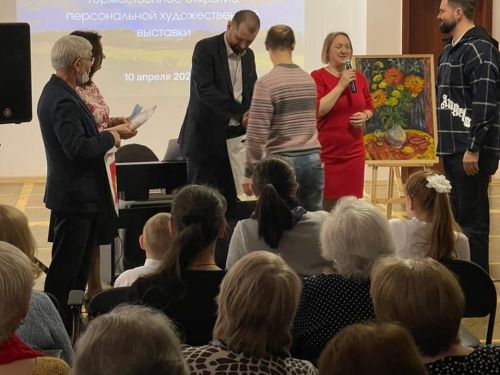Депутаты фракции ЛДПР посетили художественную выставку красноярского художника Максима Руднева