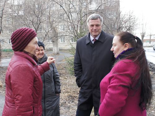 Председатель городского Совета депутатов Сергей Никитин встретился с жителями квартала 7Б