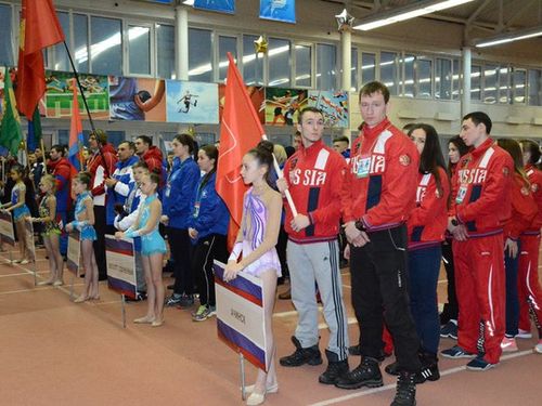 В легкоатлетическом манеже «Рекорд» состоялось торжественное открытие XI зимних спортивных игр среди городов Красноярского края 