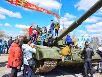 Илай Ахметов: новую традицию участия военной техники в параде Победы в Ачинске планируется продолжить в следующем году 