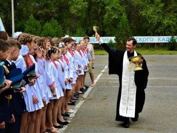 Председатель ачинского горсовета поздравил кадетов и гимназисток с Днём знаний 
