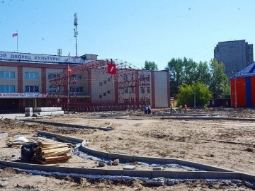 Городские власти проинспектировали ход реновации площади ДК и сквера по ул. Зверева