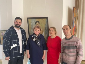 Депутаты фракции ЛДПР посетили художественную выставку красноярского художника Максима Руднева