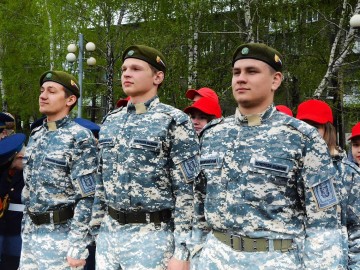 14 тысяч километров по России: через Ачинск пронесли Знамя Победы