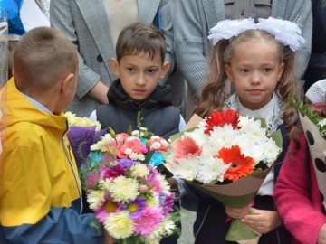 «Будущее города – в ваших руках!»: депутаты Ачинска поздравили школьников и студентов с Днём знаний