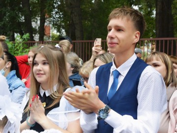 «Будущее города – в ваших руках!»: депутаты Ачинска поздравили школьников и студентов с Днём знаний